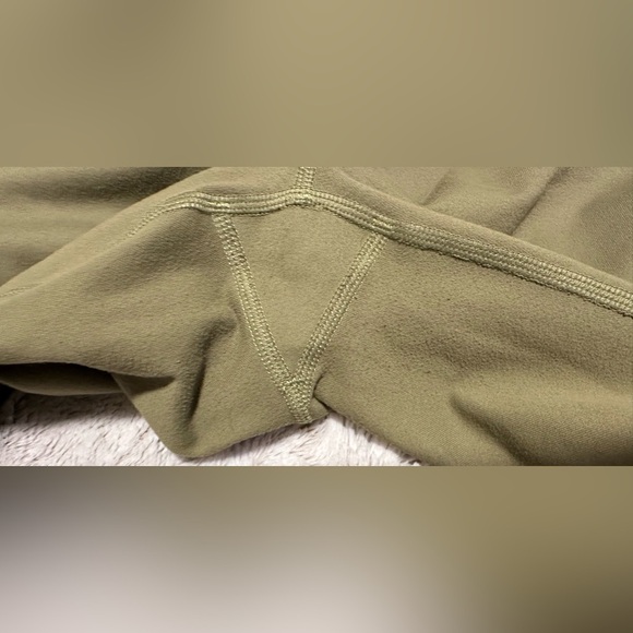 Fabletics Colorblock Fitnesshold High-Waisted 7/8 Leggings - Picture 14 of 15